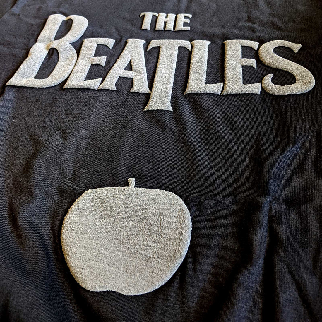 The Beatles Unisex Hi-Build T-Shirt: Drop T Logo & Apple