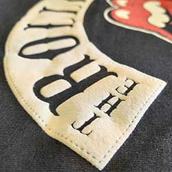 The Rolling Stones Unisex T-Shirt: Sixty Biker Tongue (Suede Flock)